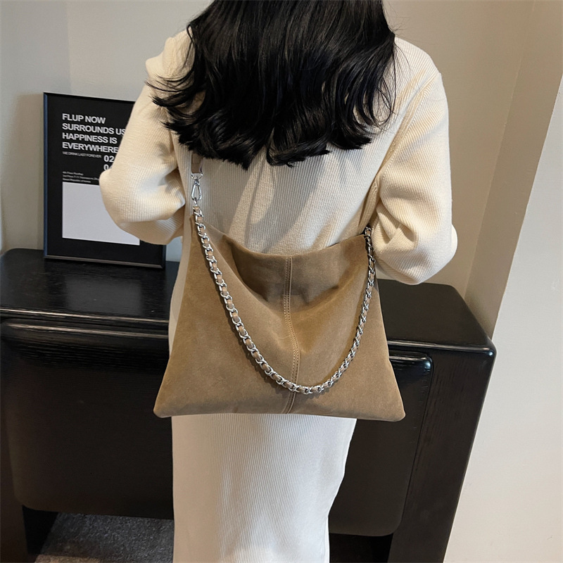 Designer's Large Capacity For Women2025 Autumn And Winter New Stylish Chain Frosted Bag, Versatile Crossbody Commuting Tote Bag