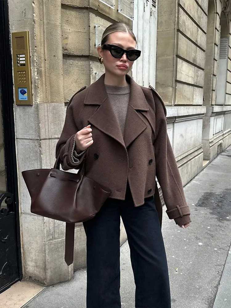 Retro brown double breasted short wool jacket for women elegant lapel long sleeved pocket cut jacket autumn fashion womens jacket W241015