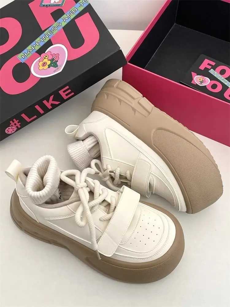 Platform Sports Shoes Womens Sneakers Tennis Female Casual Flats Vintage Kawaii Vulcanize Korean Fashion Footwear Spring SummerLX241015