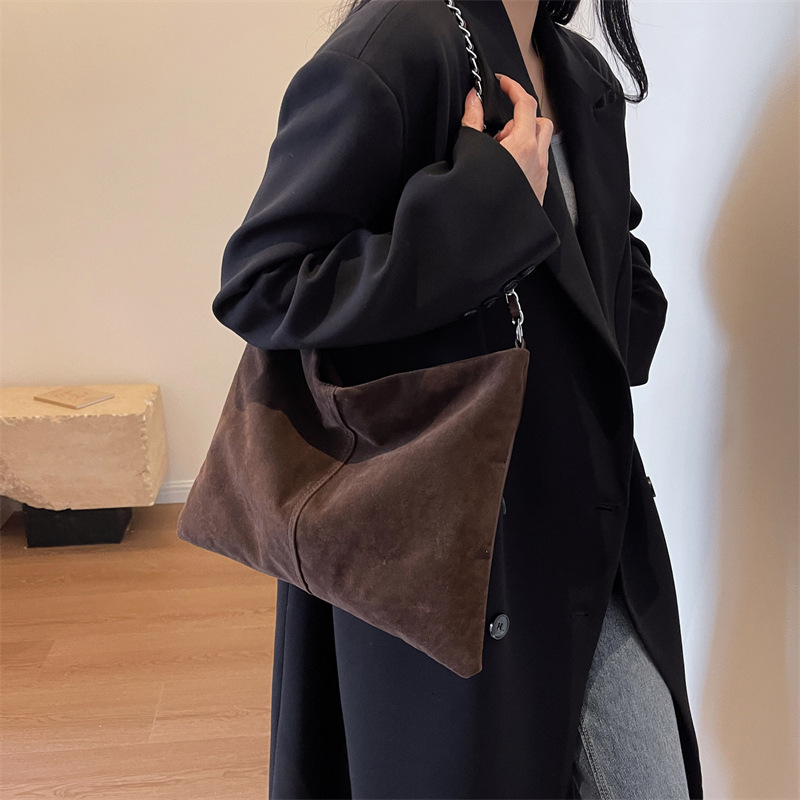 Designer's Large Capacity For Women2025 Autumn And Winter New Stylish Chain Frosted Bag, Versatile Crossbody Commuting Tote Bag