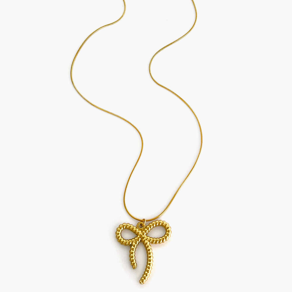 New stainless steel bow pendant necklace with metallic style light fashionable and high-end design for women's fashion