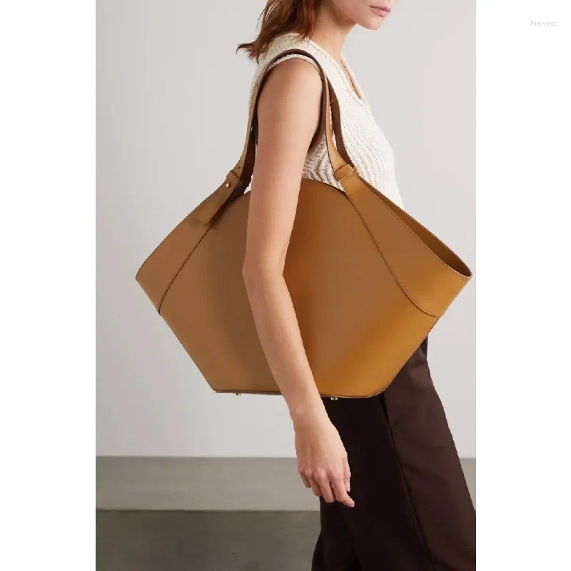 New Evening Bags Women's Large Capacity 2024 Autumn And Winter Fan Shape Shoulder Underarm Bag Versatile Handbag