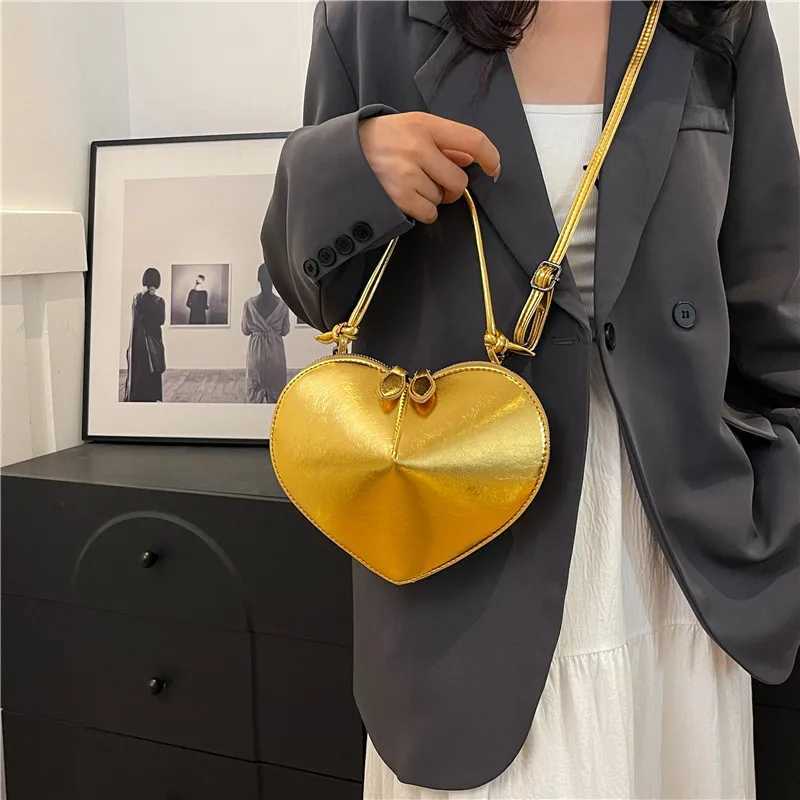 High Quality Love Heart Shape handbag small handbag designer cross body bag womens red black gold Pu leather top handbag T241015