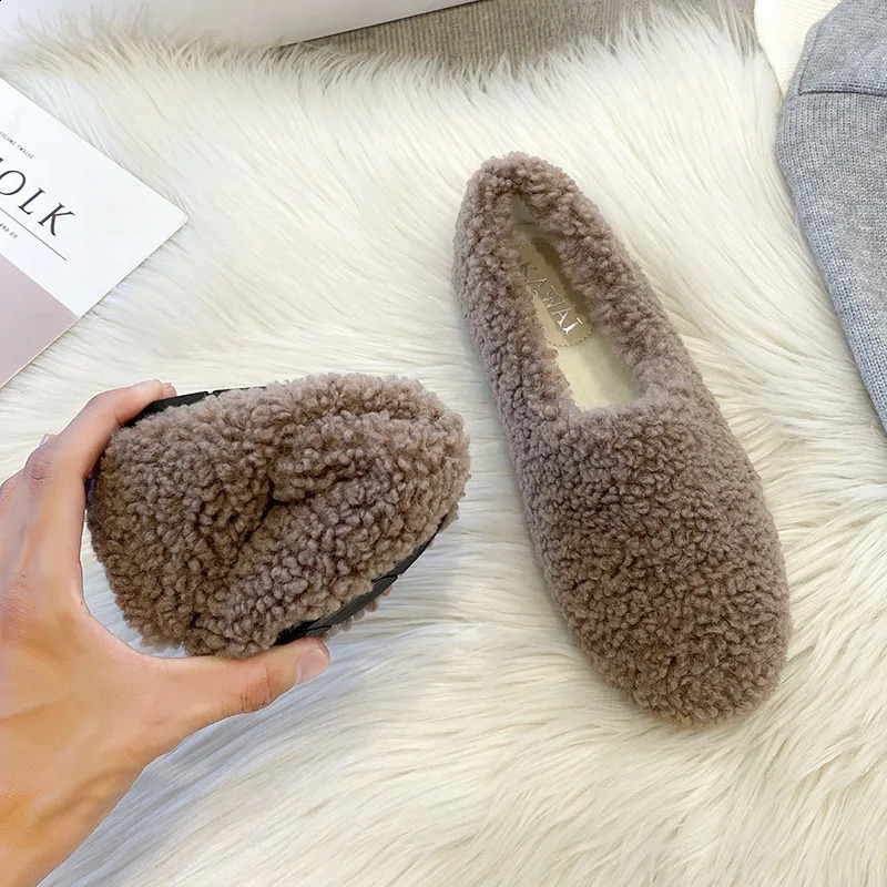 Lambwool Moccasins Femme Winter Cotton Shoes Women Warm Plush Loafers Comfy Curly Sheep Fur Flats Woman Large Size 40-43 241015