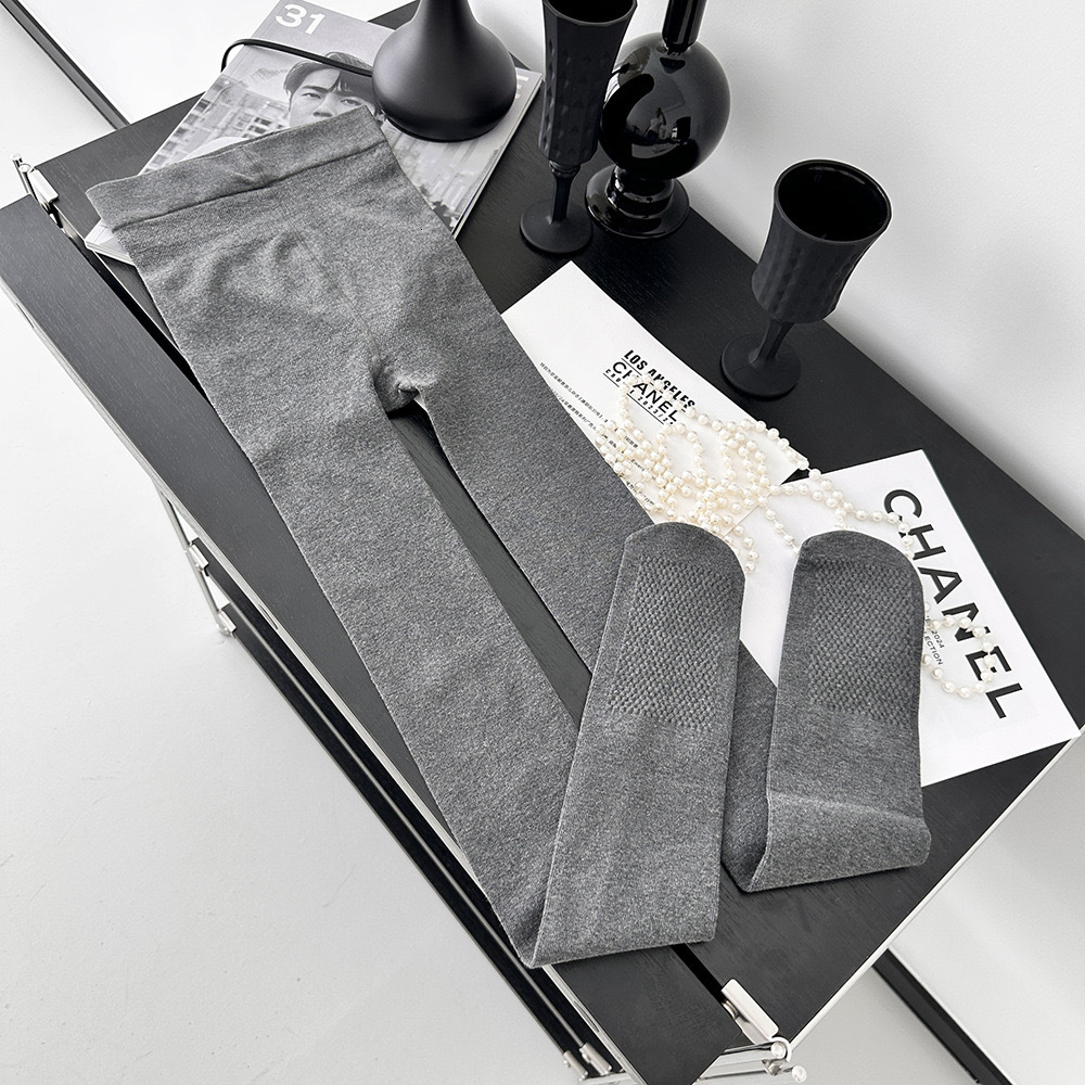 2025 The fashion high end shoes designed by the new designer for autumn and winter women in include slim stripes and gray series of loop bottom pantyh