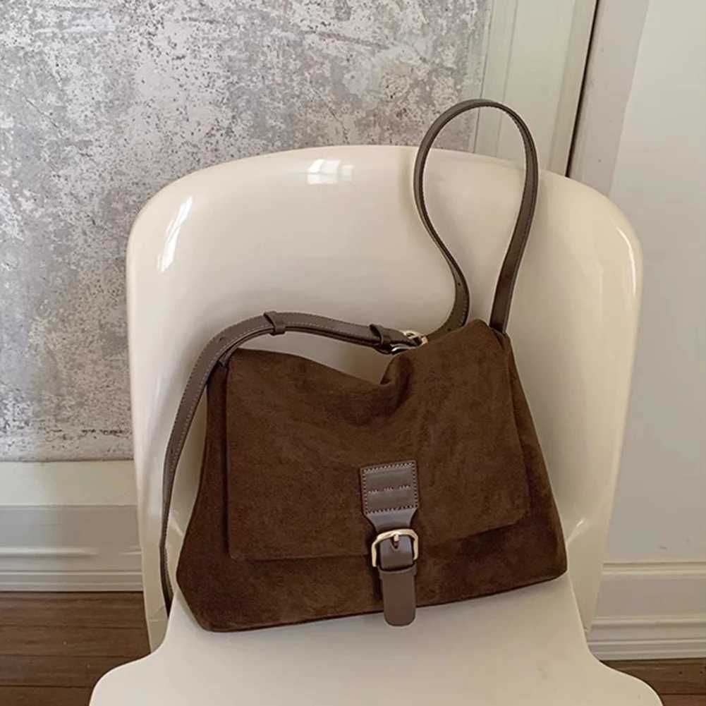 Ladies Faux Suede Shoulder Bag Large Capacity Chic Hobo Solid Color Stylish Crossbody Adjustable Strap Outdoor Travel 241015