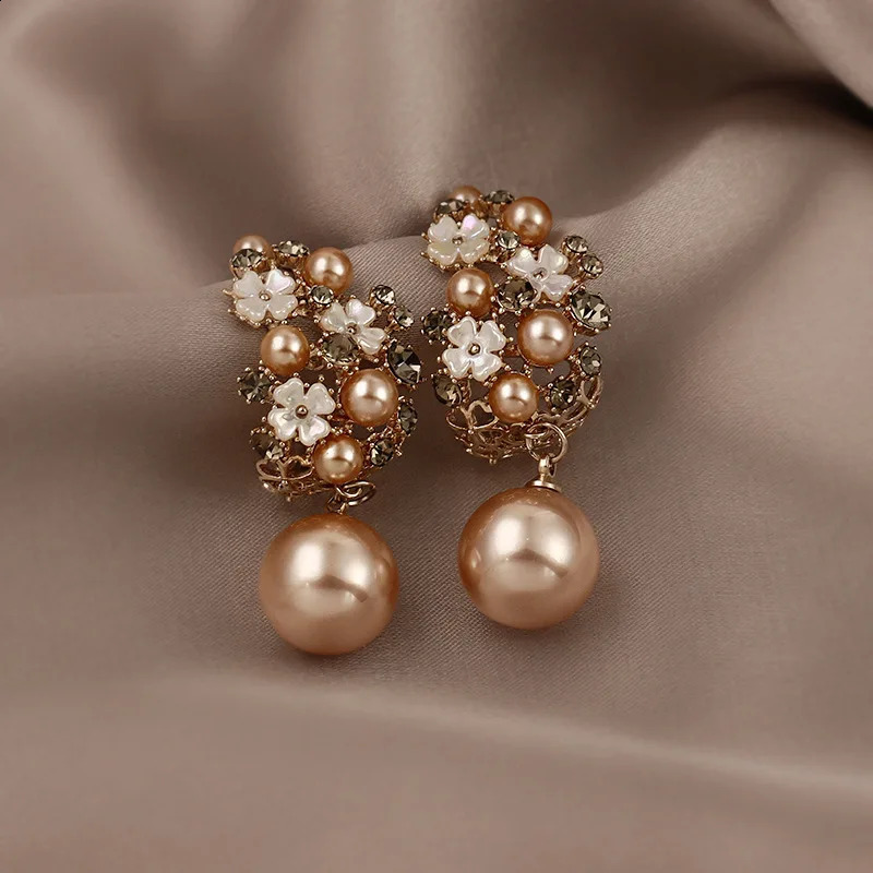 Contracted Temperament Hollow Metal Flowers Drop Earrings Fashion Sweet Elegant Fine Pearl Women Custom Jewelry 241014