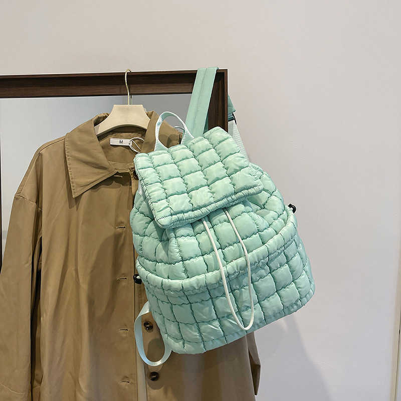 Down bag pleated cloud bag, women's commuting travel large capacity backpack, lightweight casual Korean version backpack 241015