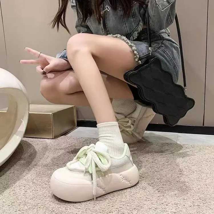 2024 Spring New Korean-Style Small White Shoes for Women Gradual Change Thick-Soled Sports Casual Shoes for Short Stature GirlsLX241015