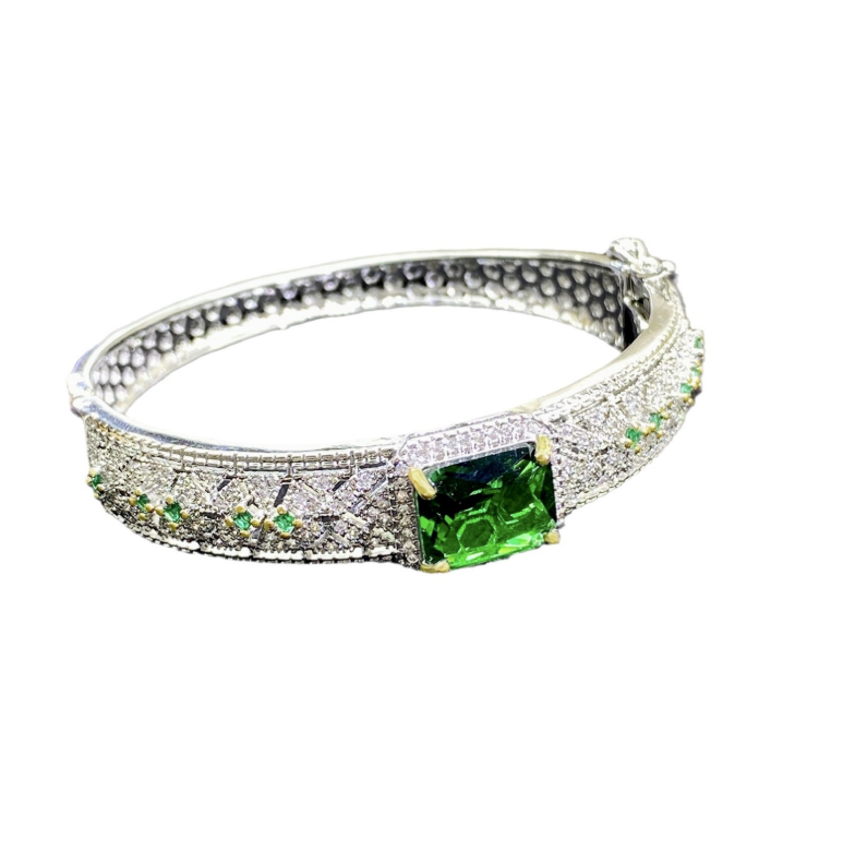 Stunning 2024 Vintage Sterg Sier Emerald CZ Zircon Bangle
