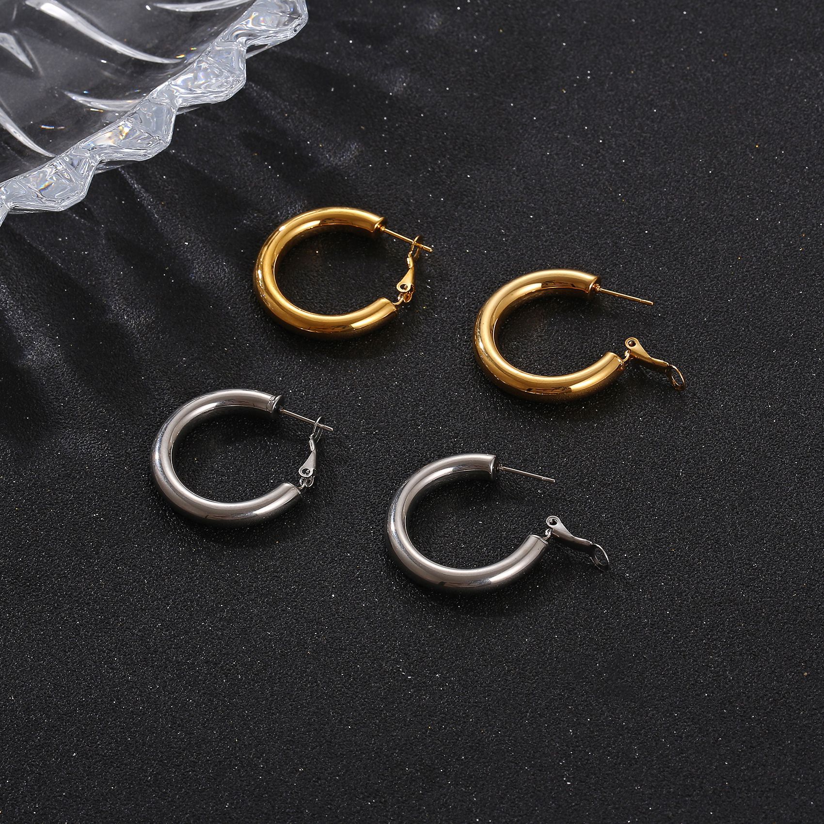 18K Gold Plated Stainless Steel Hoop Earrings for Women Circle Huggie Earrings Jewelry 18K Gold Silver Plated Clip on Round Earrings Ladies Wedding Je