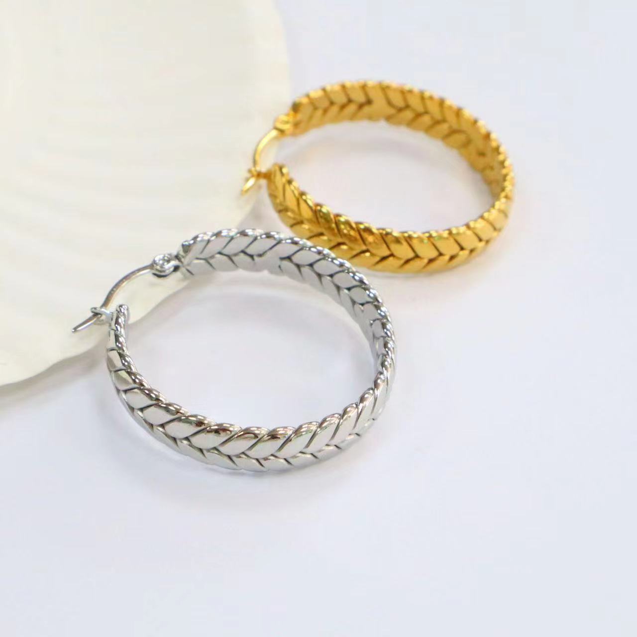 Statement Designer Hoop Earrings Gold Chunky Earrings Non Tarnish 18k Gold Stainless Steel Buckle Big Circle Ring Dangle Earrings Ear Cuff for Woman F