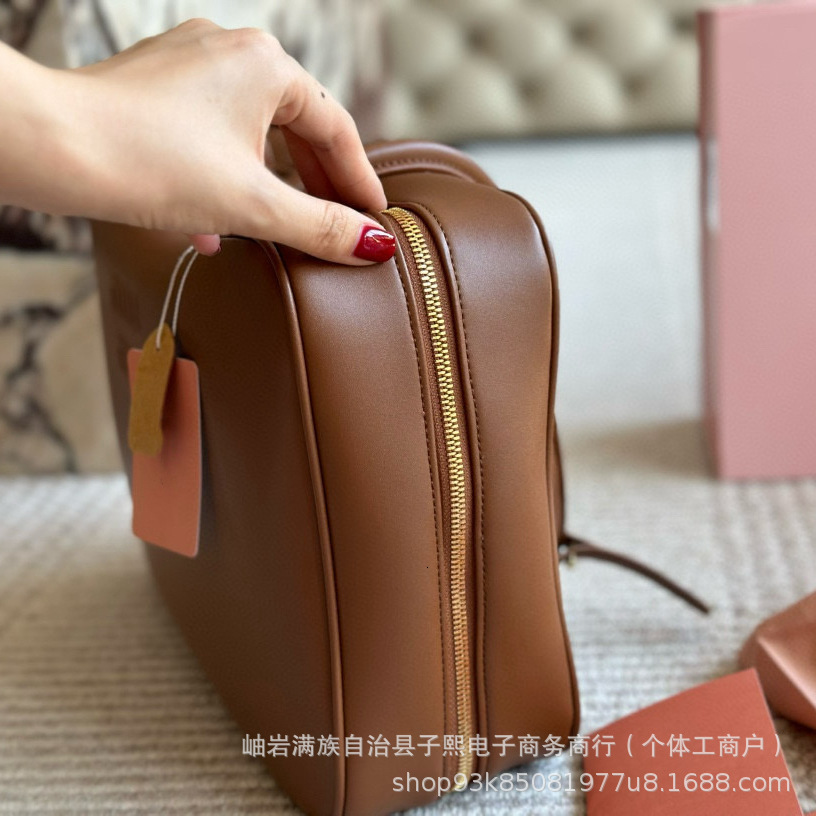Designer's autumn and winter high-end versatile large capacity handheld 2024 new fashionable bowling pillow briefcase