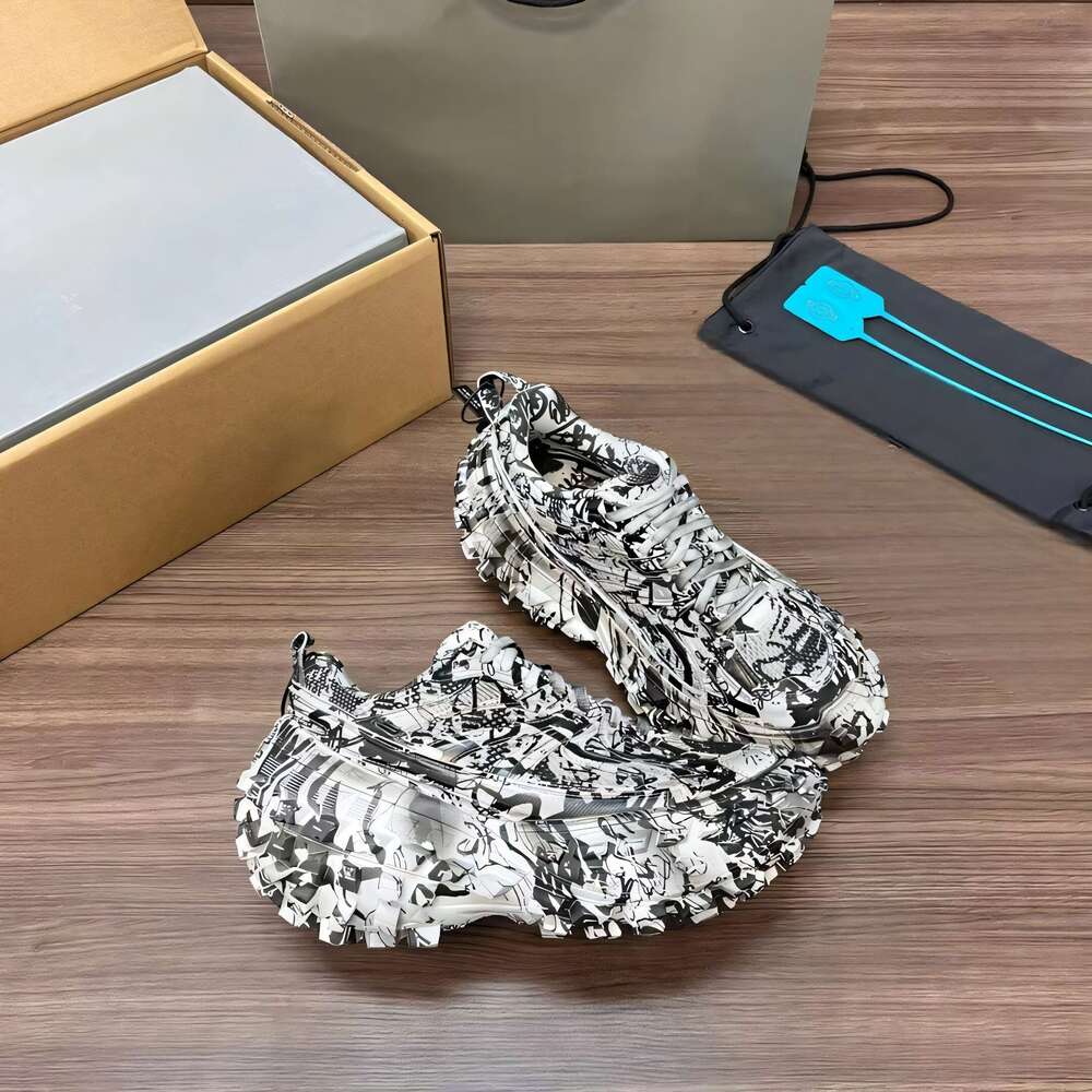 New Women Men Sneakers Outdoor Casual Thick Bottom Damping Jogging Genuine Leather Shoes