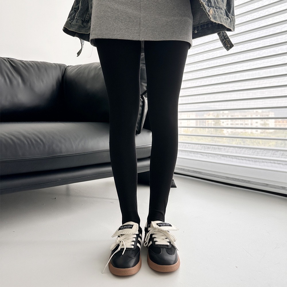 2025 The fashion high end shoes designed by the new designer for autumn and winter women in include slim stripes and gray series of loop bottom pantyh