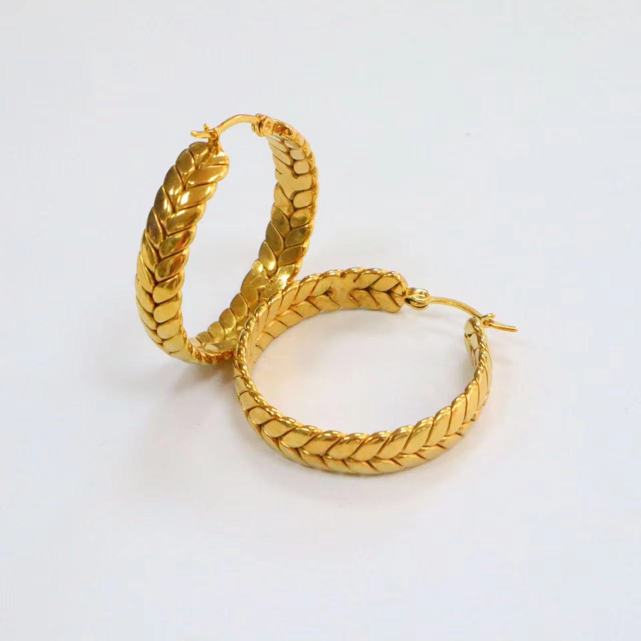 Statement Designer Hoop Earrings Gold Chunky Earrings Non Tarnish 18k Gold Stainless Steel Buckle Big Circle Ring Dangle Earrings Ear Cuff for Woman F