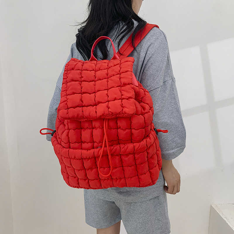 Down bag pleated cloud bag, women's commuting travel large capacity backpack, lightweight casual Korean version backpack 241015