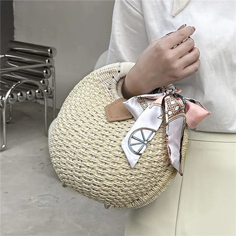 Holiday Shell Handbag Personalized and Cute Rattan Bag Casual Small Round Woven Womens Fashion Beach 241014