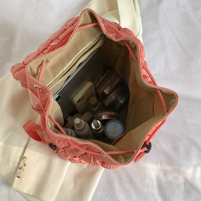 Down bag pleated cloud bag, women's commuting travel large capacity backpack, lightweight casual Korean version backpack 241015