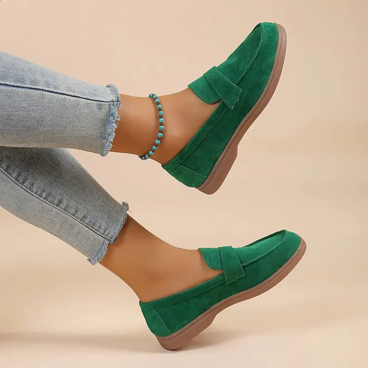 Spring Womens Sneakers Flat Casual Slip on Ladies Loafers Plus Size 43 Vulcanized Shoes Walking Sneaker Footware 241015