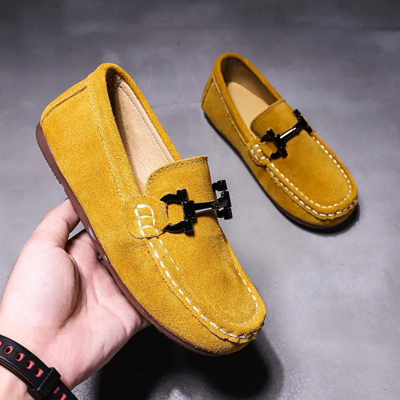 Fashionable childrens shoes slip on Loafers boys sports shoes soft sole breathable childrens Moccasin shoes baby and toddler shoes flat shoes 241008