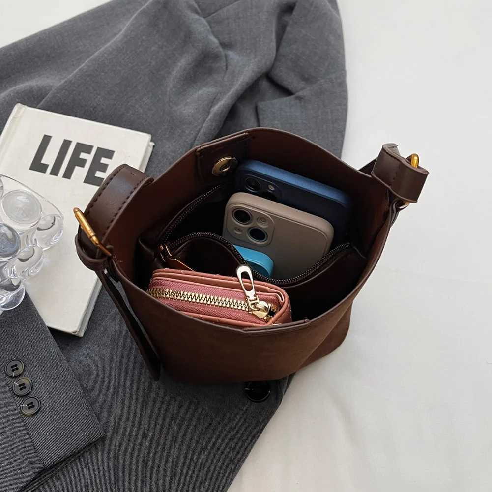 Ladies Fashion Crossbody Bag Large Capacity Portable Bucket Casual Leather Vintage Satchel 241015