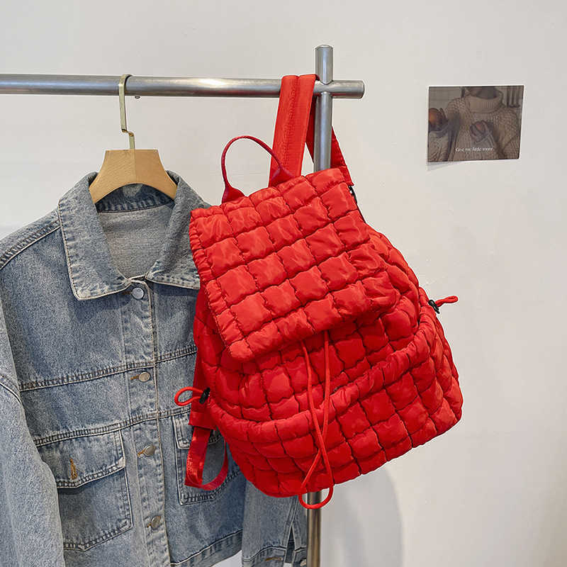 Down bag pleated cloud bag, women's commuting travel large capacity backpack, lightweight casual Korean version backpack 241015