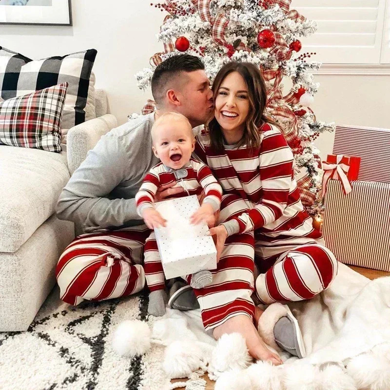 Happy Years Clothes 2025 Mother Father Kids Matching Pajamas Set for FamilyCouples Soft Christmas Pyjamas Xmas Family Look 241008