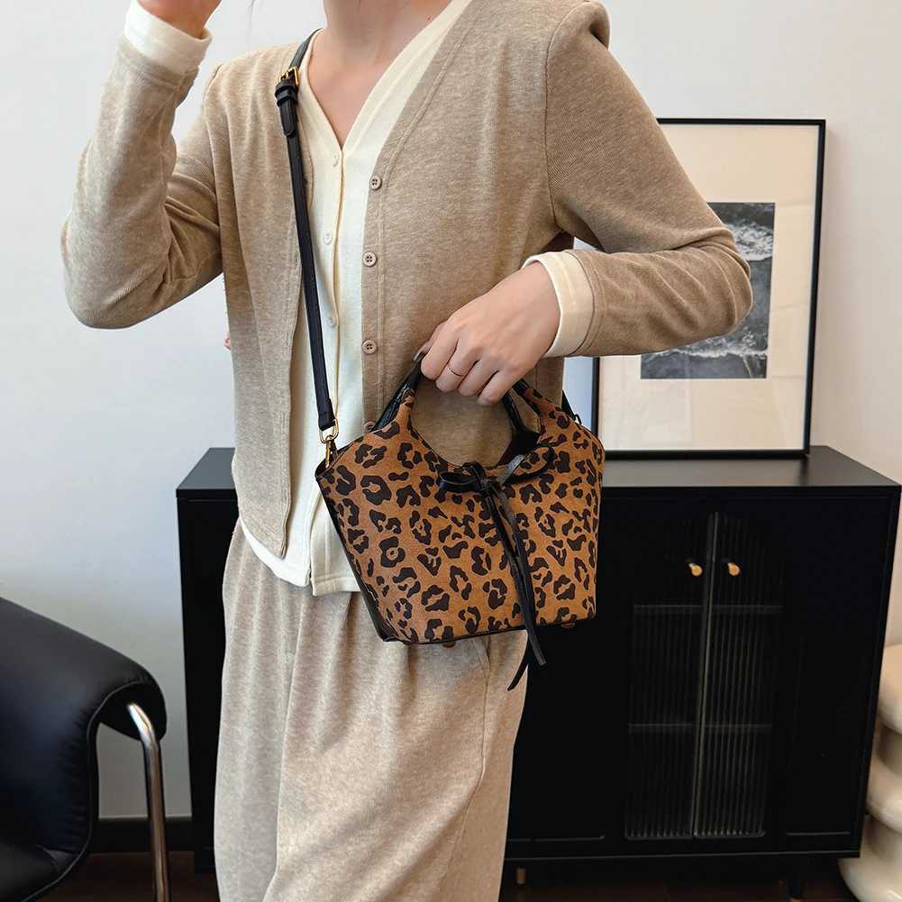 Shoulder Bag for Ladies Adjustable Strap Crossbody Pu Leather Trendy Top Handle Commuting Travel 241015
