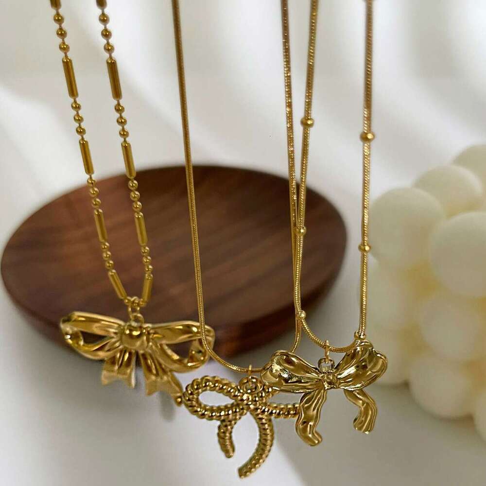 New stainless steel bow pendant necklace with metallic style light fashionable and high-end design for women's fashion
