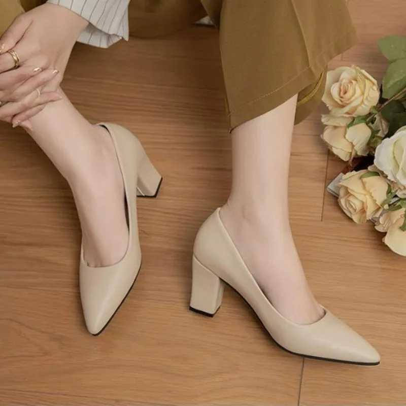 New high heels light patent leather high heels fashionable and elegant shoes womens thin boot platform work shoe pump Y241014