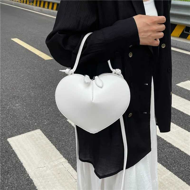 High Quality Love Heart Shape handbag small handbag designer cross body bag womens red black gold Pu leather top handbag T241015