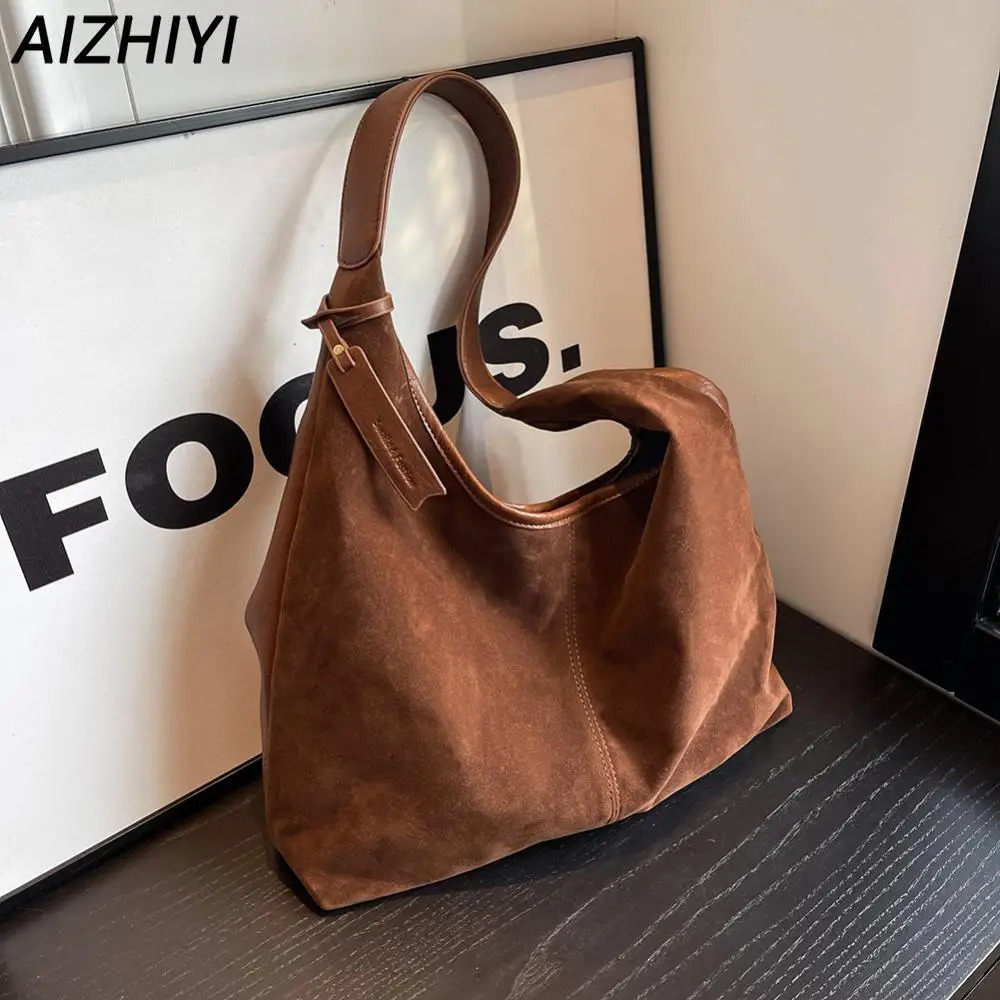 Womens suede homeless bag magnetic closed handbag large capacity retro handbag work travel handbag 241007