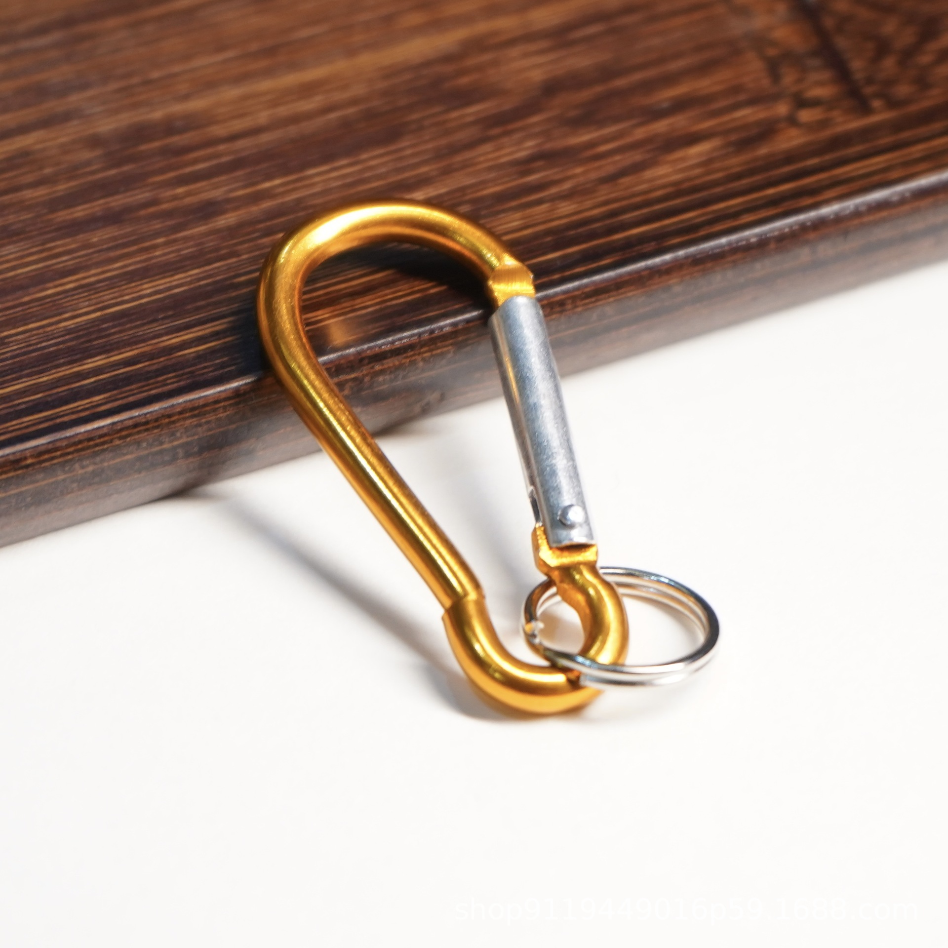 Lockable Latch Hanger with D-Ring for Trail Accessories and Bags