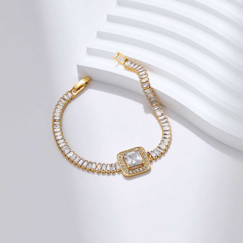 Colorful personalized light bracelet temperament green zircon design sense high-end block exquisite jewelry