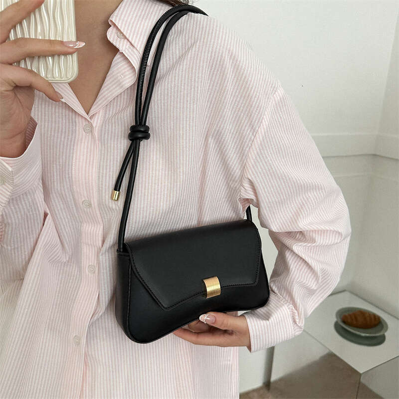Casual small square trendy for women's autumn 2023 new item niche simple shoulder fashionable armpit bag