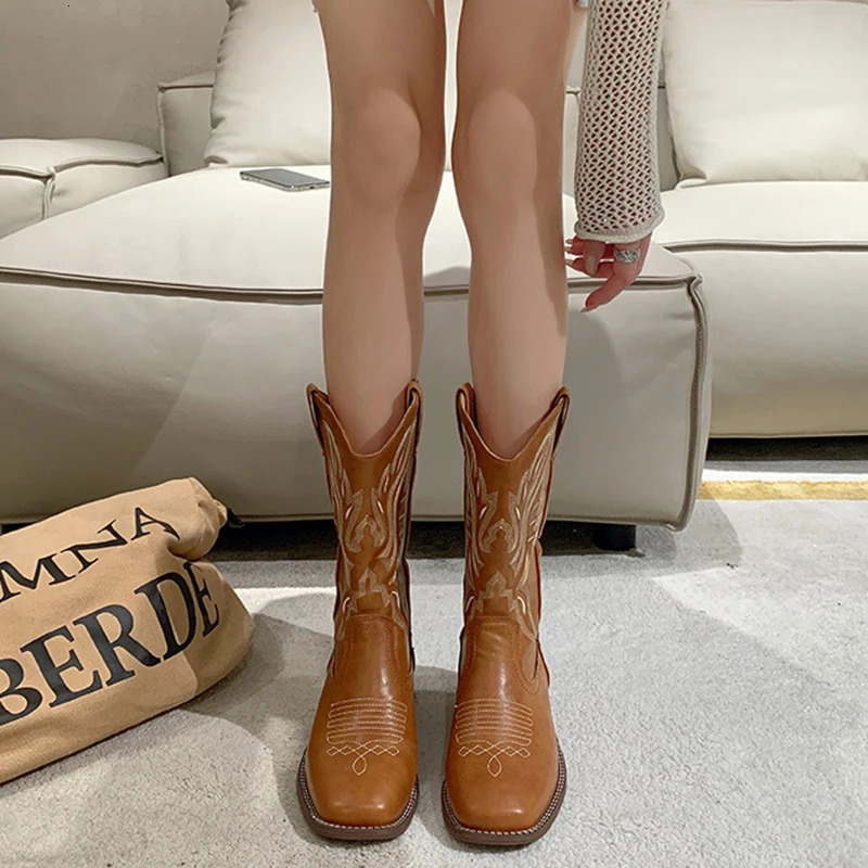 Womens boots embroidered Western style boots leather mid calf cowboy boots winter short and chubby high heels womens autumn shoes Botas Chelsea boots 