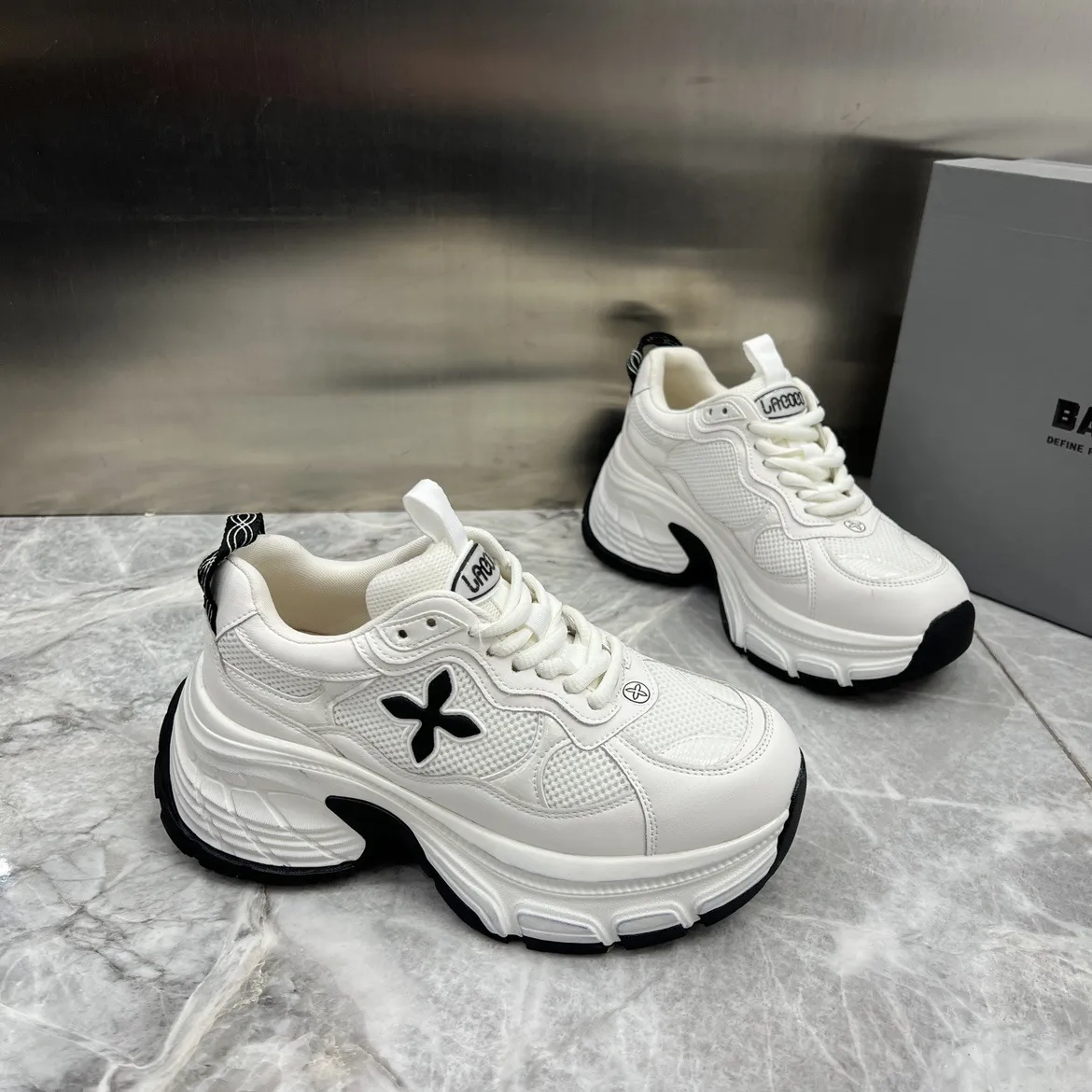 All-Match Mesh Designer Shoes Women's Spring 2024 Round Toe Platform Sole Heightened Casual Shoes Jogging Breathable Sneakers