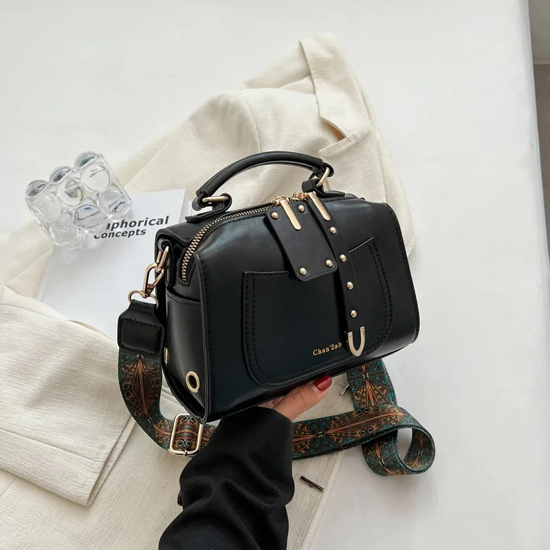 Fashion Womens Crossbody Bags PU Leather Vintage Soft Small Square Packs Autumn Zipper Ladies Commute Handbags 241009