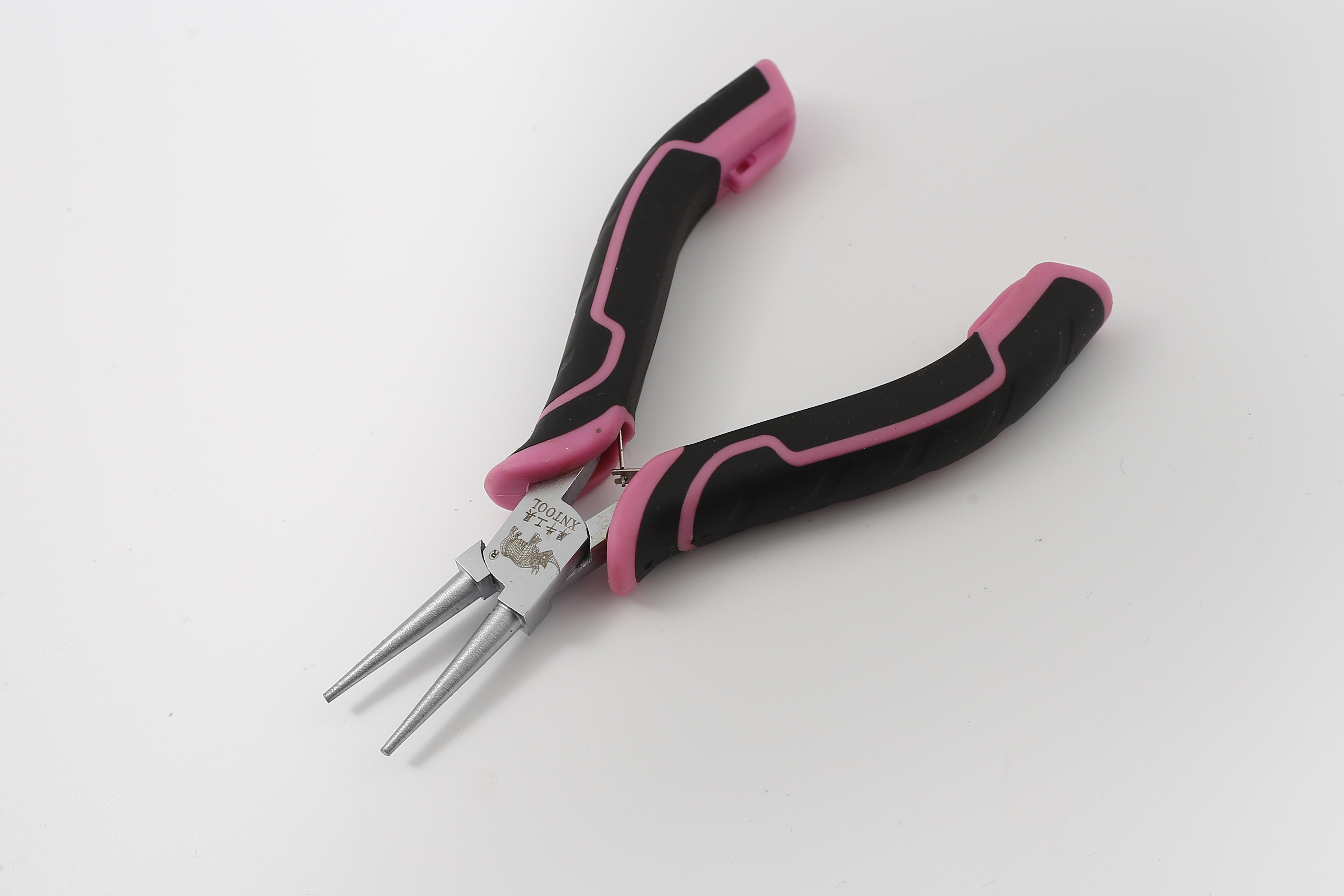 4.5-inch mini pliers with pearl nickel treatment on the surface