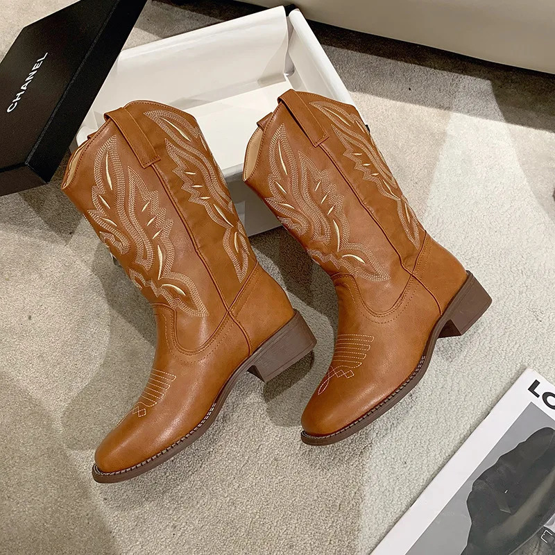 Womens boots embroidered Western style boots leather mid calf cowboy boots winter short and chubby high heels womens autumn shoes Botas Chelsea boots 