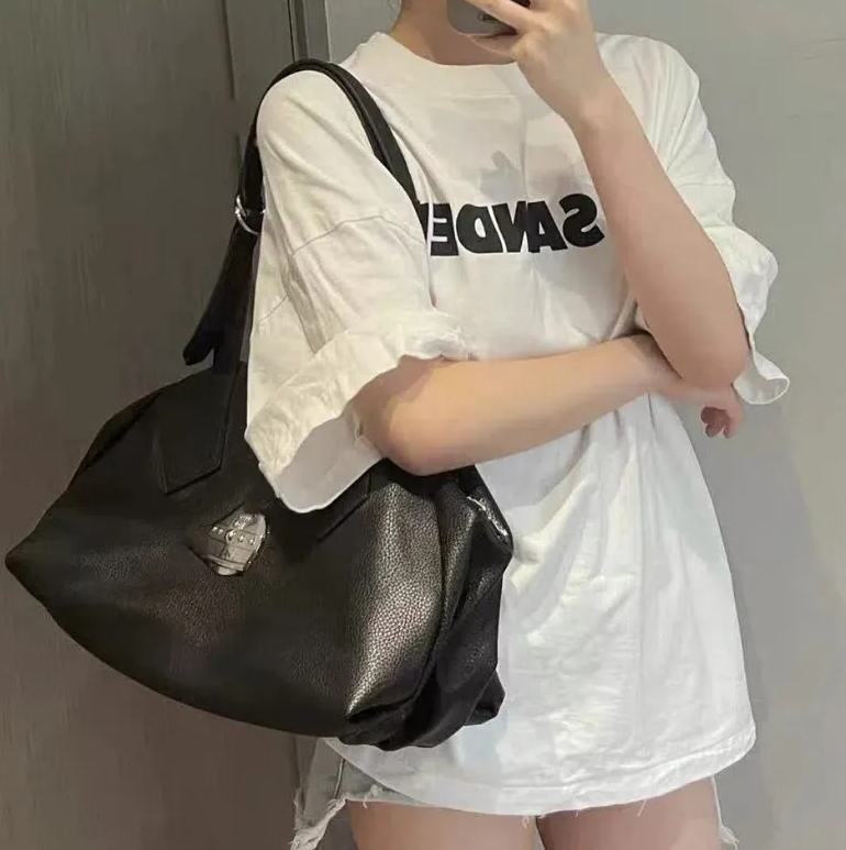 Retro Soft Leather Tote Stray Bag with Large Capacity One Shoulder Handheld Black Design Underarm Bag
