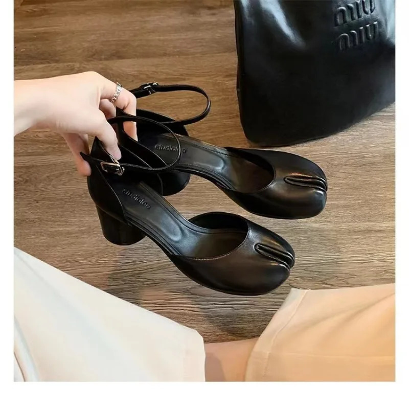 Fashion Tabi Ninja WomenRound Split Toe Shallow Thick Sandals Single Mid Heel Mary Janes Shoes Female Pumps 240927