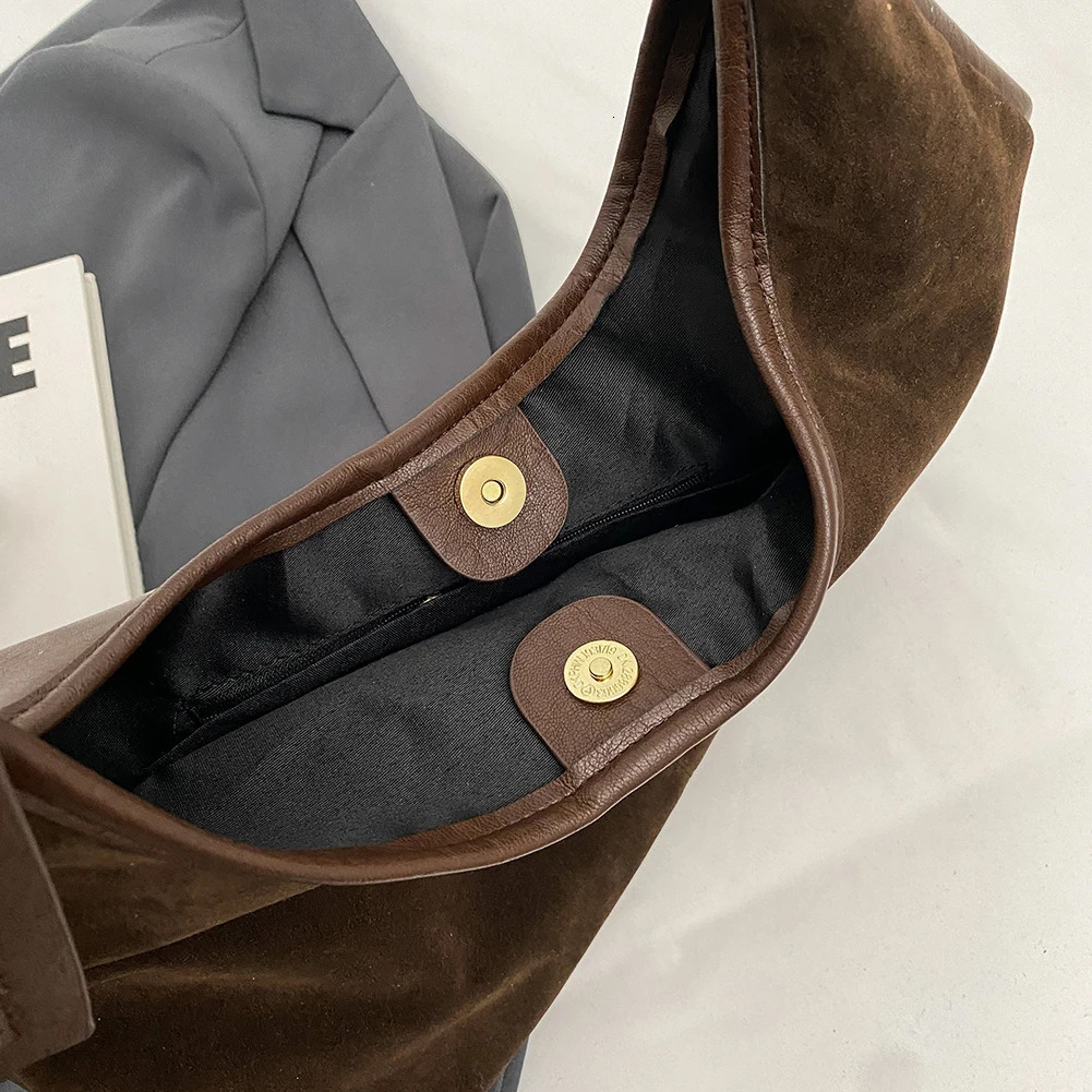 Womens suede homeless bag magnetic closed handbag large capacity retro handbag work travel handbag 241007