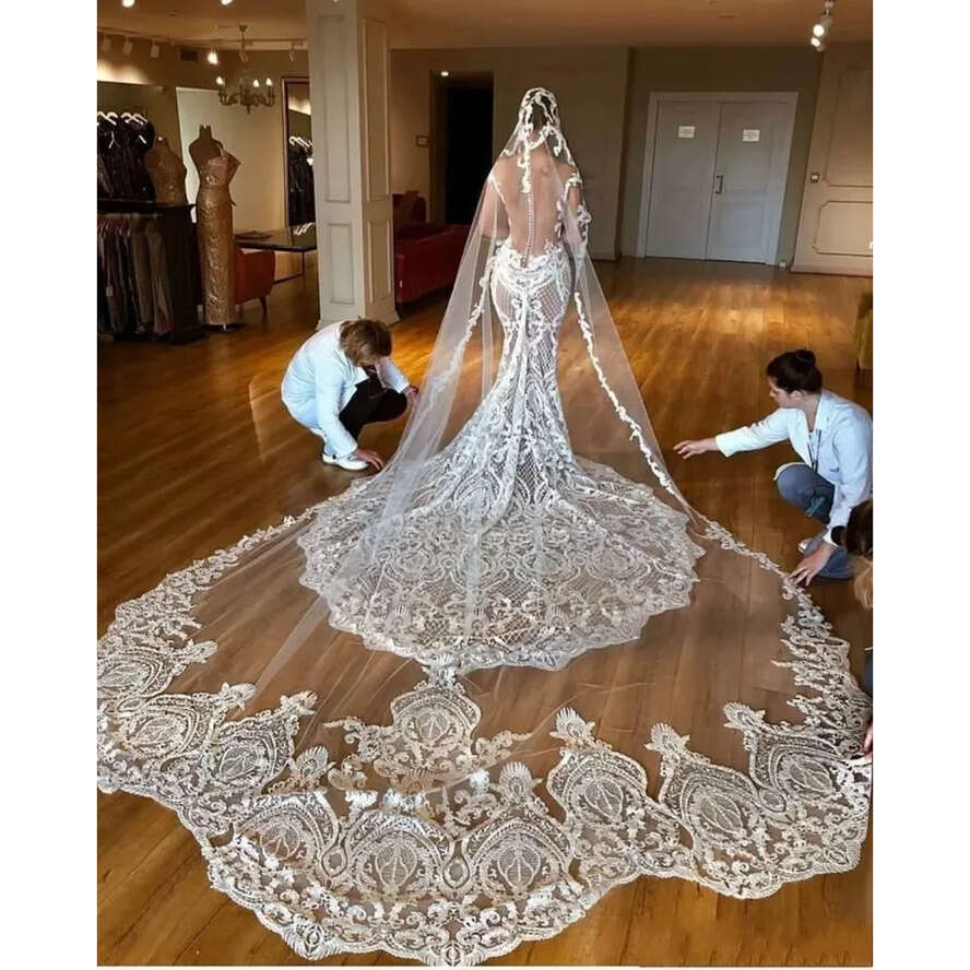 Wedding Mermaid Dresses Gorgeous Sleeveless V Neck Lace Bridal Gowns Covered Button Back Plus Size Saudi Arabic Dubai Vestido De Novia Bes Estido