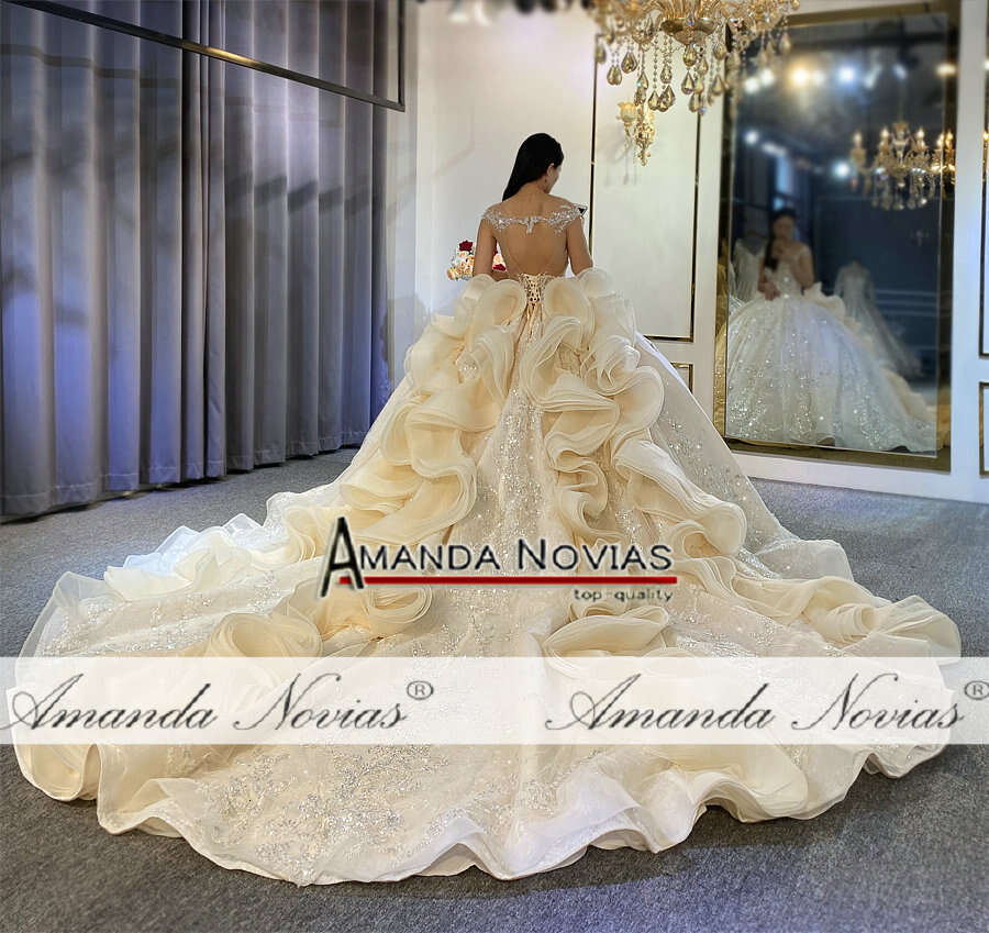 New design ruffles skirt long train wedding dresses bridal dress