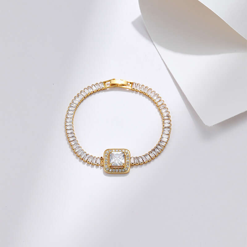 Colorful personalized light bracelet temperament green zircon design sense high-end block exquisite jewelry
