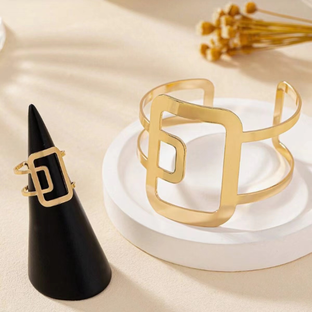 Modern Unisex Wide Metal Bangles - Sleek Round Design Ideal for Casual Urban Wear