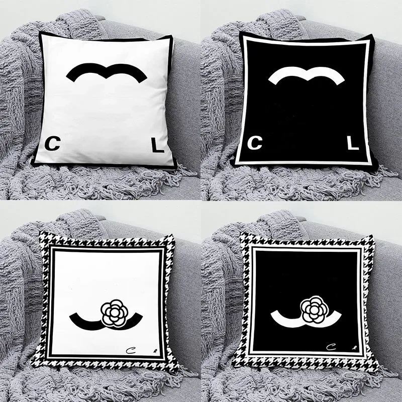 designer Luxury Letter pillow bedding home room decor pillowcase couch chair Black white cushion car multisize men women casual pillows