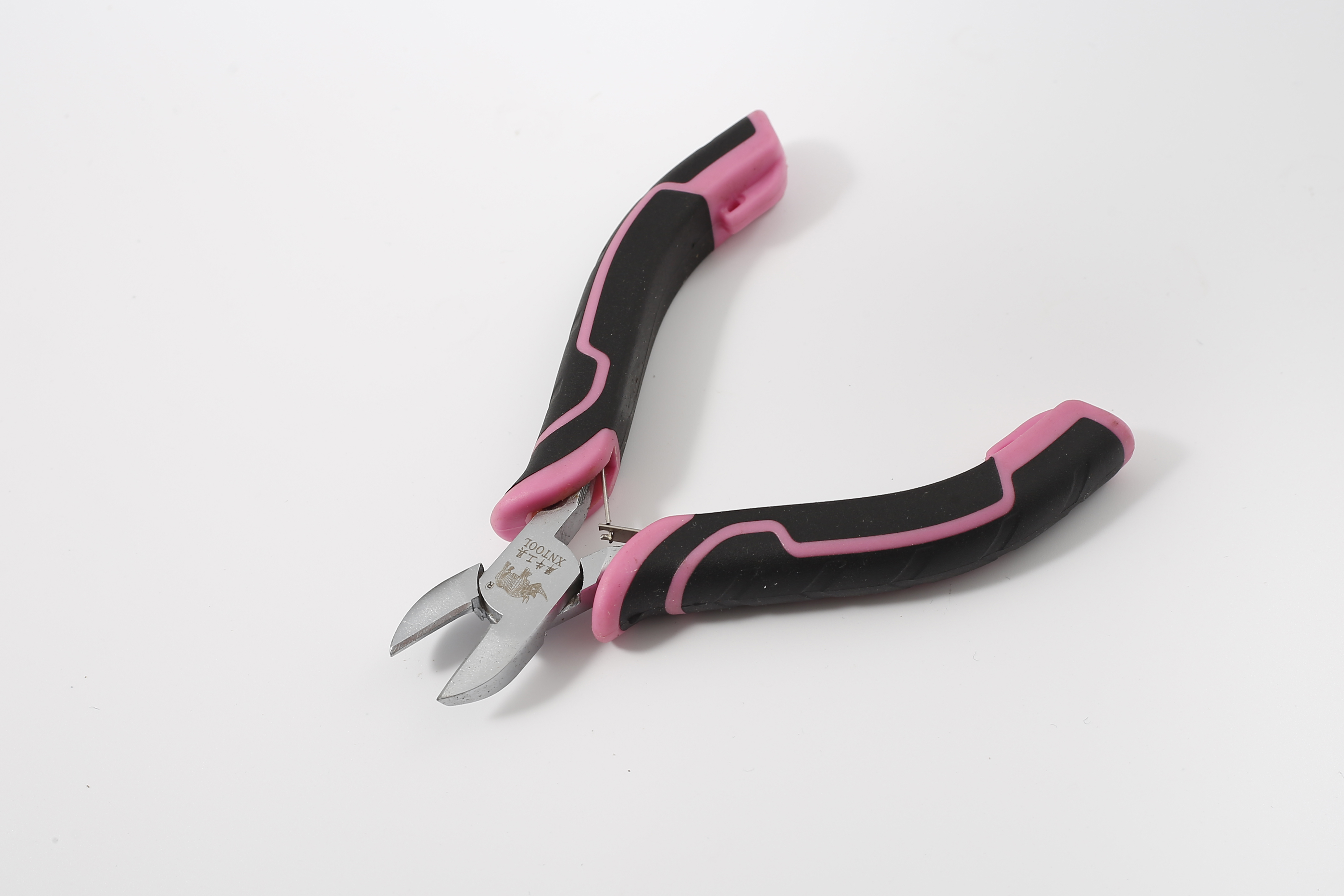 4.5-inch mini pliers with pearl nickel treatment on the surface